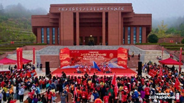 创同配资 2025年“走红军走过的路”徒步穿越系列活动走进湖南桑植